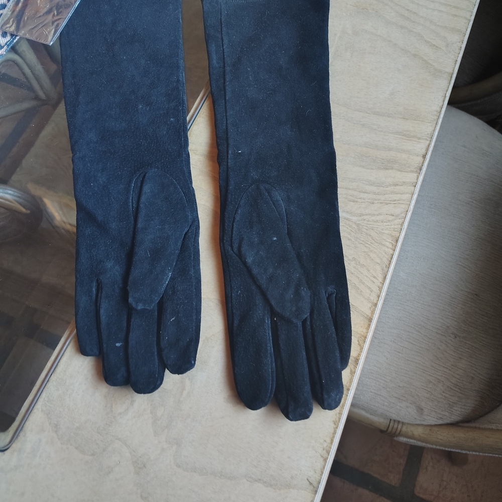 Elegant Black Suede Men's Gloves - Picture 2 of 3